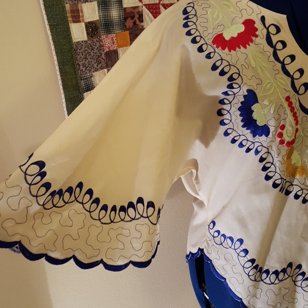 Beautiful Costa Rica Blouse - Picture 4 of 7